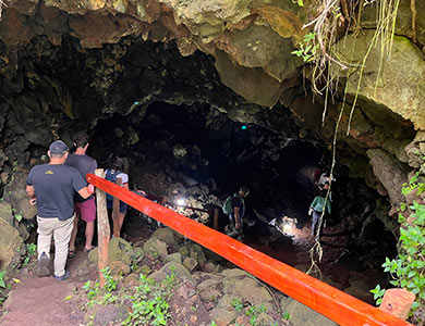 Entrada a los tuneles de lava.